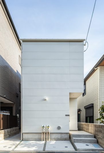 八尾の家-light court house-