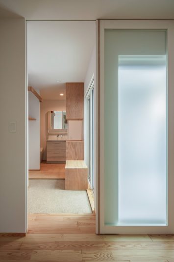 八尾の家-light court house-