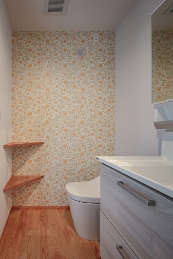 八尾の家-light court house-