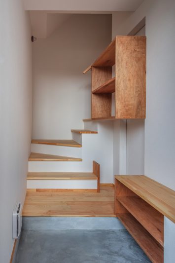 八尾の家-light court house-