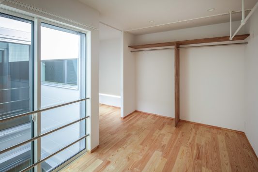 八尾の家-light court house-